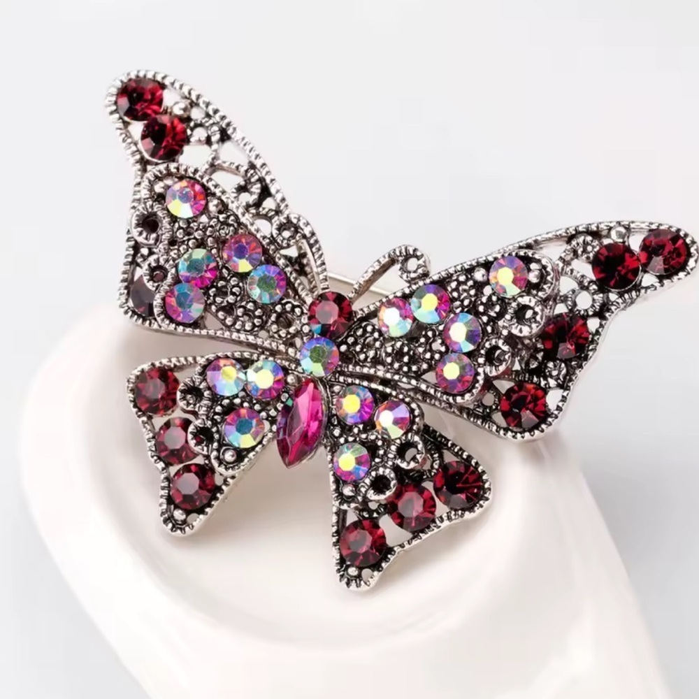 Vintage Butterfly Brooch Crystal Rhinestone Gold Tone